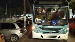 Assalto em ônibus leva pânico a passageiros na Torquato Tapajós