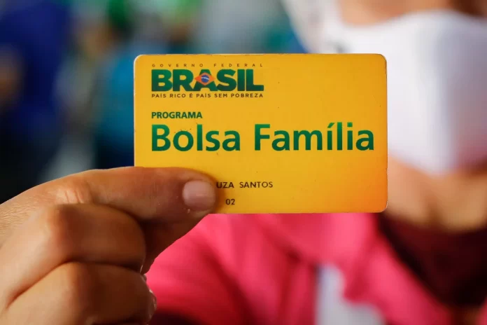 Bolsa Família vai ter valor extra para famílias maiores; veja as condições