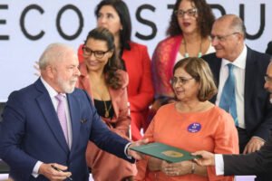 Lula assina projeto de lei de igualdade salarial no Dia da Mulher
