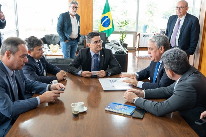 David Almeida se reúne com ministros e finaliza agenda em Brasília
