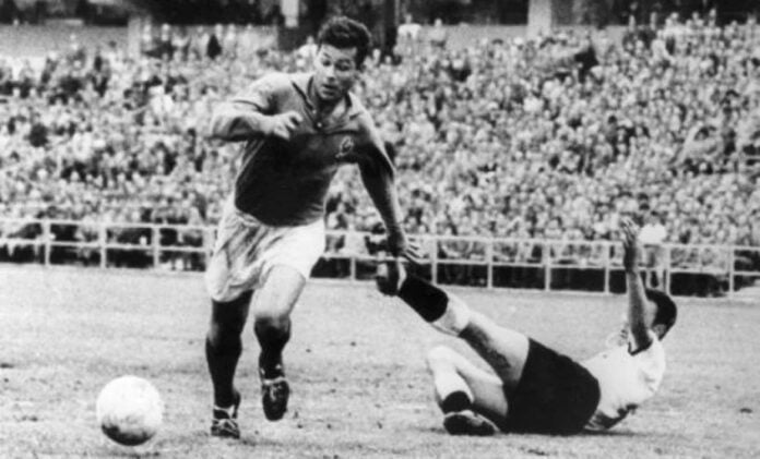 Just Fontaine, recordista de gols numa única copa, morre aos 89 anos