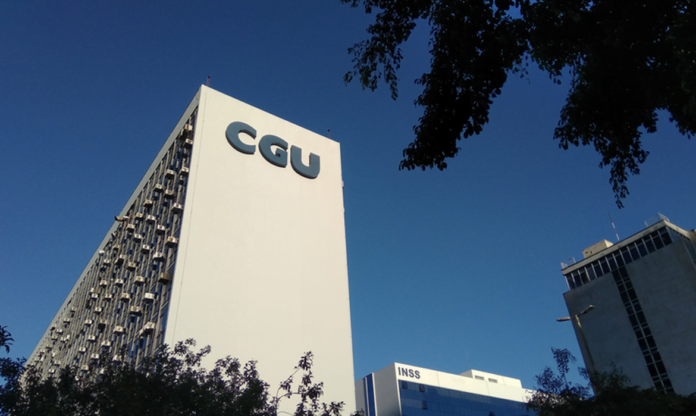 CGU autoriza divulgação do cartão de vacinação de Bolsonaro