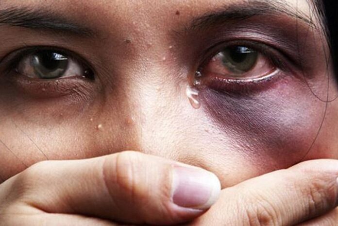 Uma mulher é vítima de violência a cada quatro horas