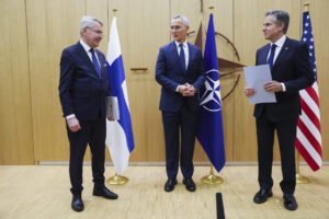 Finlândia entra na Otan, e a Rússia promete retaliações