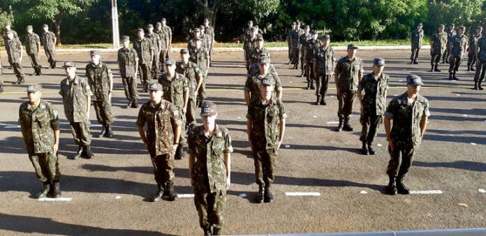 TCU apura que militares gastaram verba da Covid com salgadinhos e picanha