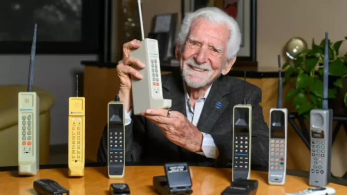 Martin Cooper, engenheiro que liderou equipe que inventou o telefone celular