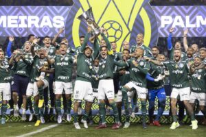 Jogadores do Palmeiras comemoram o título do Brasileirão 2022