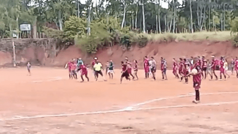 VÍDEO: árbitro esfaqueia jogador durante partida de futebol