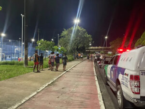 VÍDEOS: Homem é morto a tiros em quadra esportiva no Morro da Liberdade