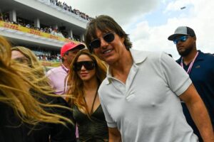 Shakira e Tom Cruise são vistos no GP de Miami, e internet especula romance