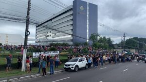 Greve: Professores fazem manifestação em uma semana sem acordo com Governo