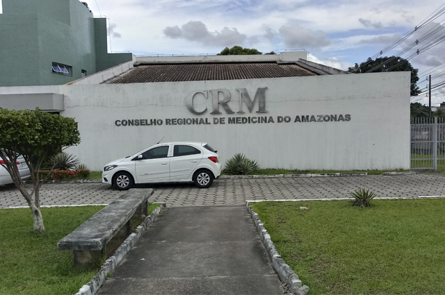 Médico investigado por negligência começa a ser julgado pelo CRM-AM