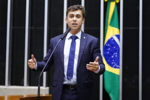 TSE multa Nikolas, Zambelli, Flávio e Eduardo Bolsonaro por fake news