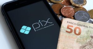 Cresce o Pix no Brasil: BC aponta que brasileiro usa cada vez menos dinheiro vivo
