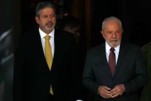 Governo Lula libera R$ 1,7 bi em emendas para evitar derrota no Congresso