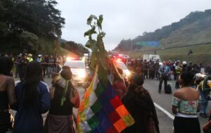 PM dispersa com bombas protesto indígena contra marco temporal em SP