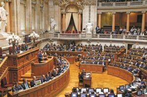 Portugal aprova lei que descriminaliza a eutanásia