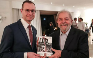 Quem é Cristiano Zanin, indicado de Lula ao STF?