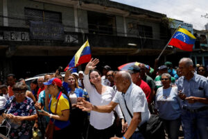 Venezuela: Opositora de Maduro é impedida de concorrer a eleições; União Europeia critica