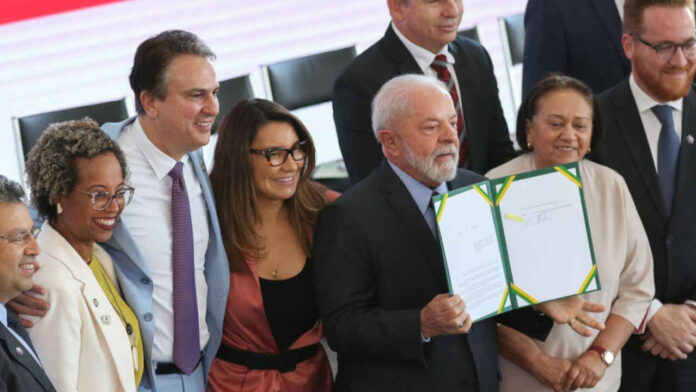 Lula sanciona projeto da Escola em Tempo Integral