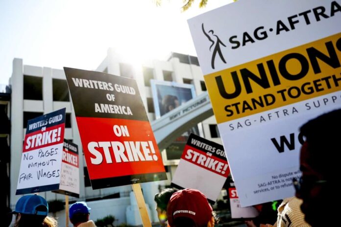 Atores se juntam aos roteiristas e entram em greve em Hollywood