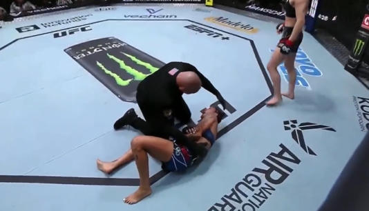 VÍDEO: Brasileira quebra o braço em cena impressionante durante luta no UFC