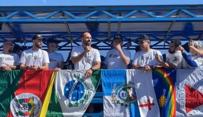 VÍDEO: Eduardo Bolsonaro compara professores com traficantes; fala será investigada