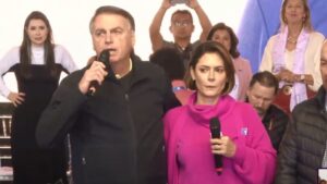VÍDEO: Bolsonaro agradece por doações em Pix e constrange Michelle em evento do PL