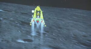 Índia realiza missão histórica e pousa foguete em lado escuro da Lua