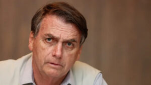 Bolsonaro deixa hospital após exames preparatórios para 3 cirurgias