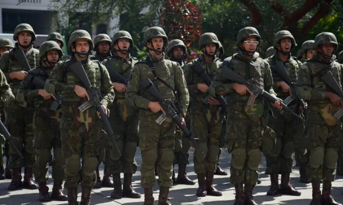Governo apresenta PEC para impedir militares de disputarem eleições
