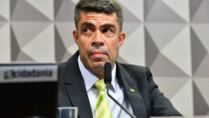 Em CPI, ex-ajudante diz ter feito "pequenos pagamentos" para a família Bolsonaro