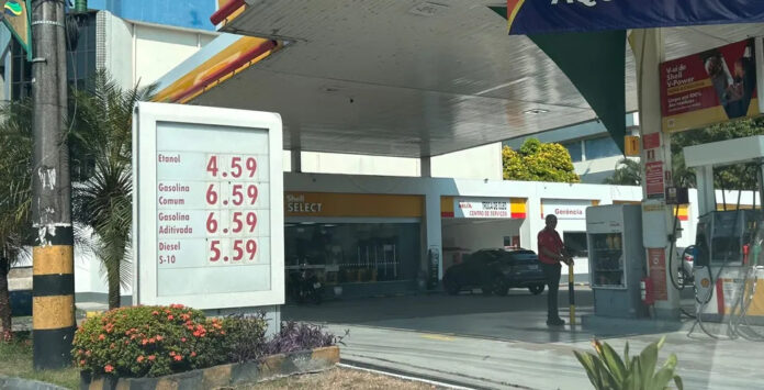 Postos de Manaus aumentam preço da gasolina: litro está a R$ 6,59