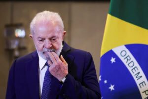 Com a saída de Aras, Lula fica entre 2 nomes para indicar para a PGR
