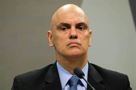 Moraes solta envolvidos em fraude de cartões de vacina de Bolsonaro