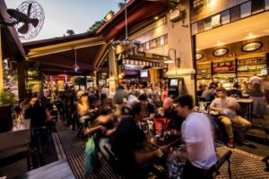 Setor de bares e restaurantes defende volta do horário de verão, diz Abrasel