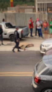 Em Manaus, homem é morto a tiros enquanto caminhava em avenida
