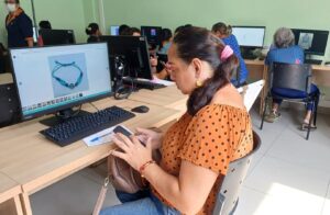 Prefeitura de Manaus promove curso de qualificação para empreendedores da economia solidária e criativa