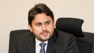 Ministro do STF determina bloqueio de R$ 835 mil do ministro das Comunicações