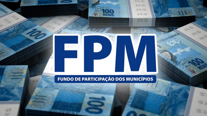 Imagem colorida mostra cédulas de cem reais com a sigla FPM