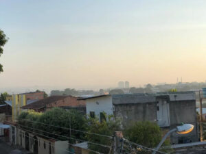 Manaus volta a amanhecer encoberta por fumaça no domingo, 29
