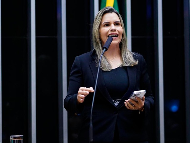 Imagem colorida mostra Clarissa Tércio (Progressistas-PE) na Câmara Federal