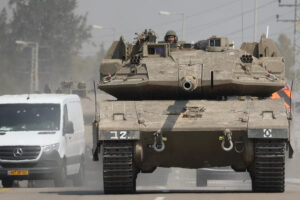 Israel se prepara para atacar Faixa de Gaza por ar, terra e mar