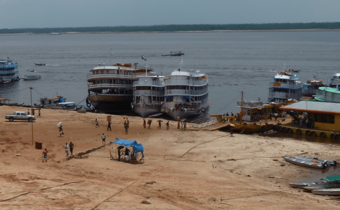 Seca no AM: Rio Negro baixa mais 9 centímetros, mas há tendência de chuvas