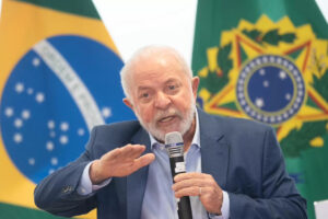 "Presidente da Argentina não tem que ser meu amigo", diz Lula