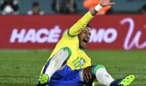 Neymar passa por cirurgia no joelho em Belo Horizonte