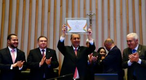 Omar Aziz recebe título de cidadão honorário de Brasília