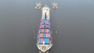 Subida dos rios: Depois de 50 dias, Chibatão recebe 1º navio com insumos para ZFM