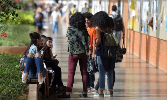 Censo: População que se diz parda ultrapassa brancos pela primeira vez no Brasil