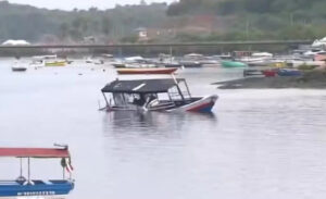 Barco naufraga na Bahia causando 6 mortes, incluindo 2 crianças